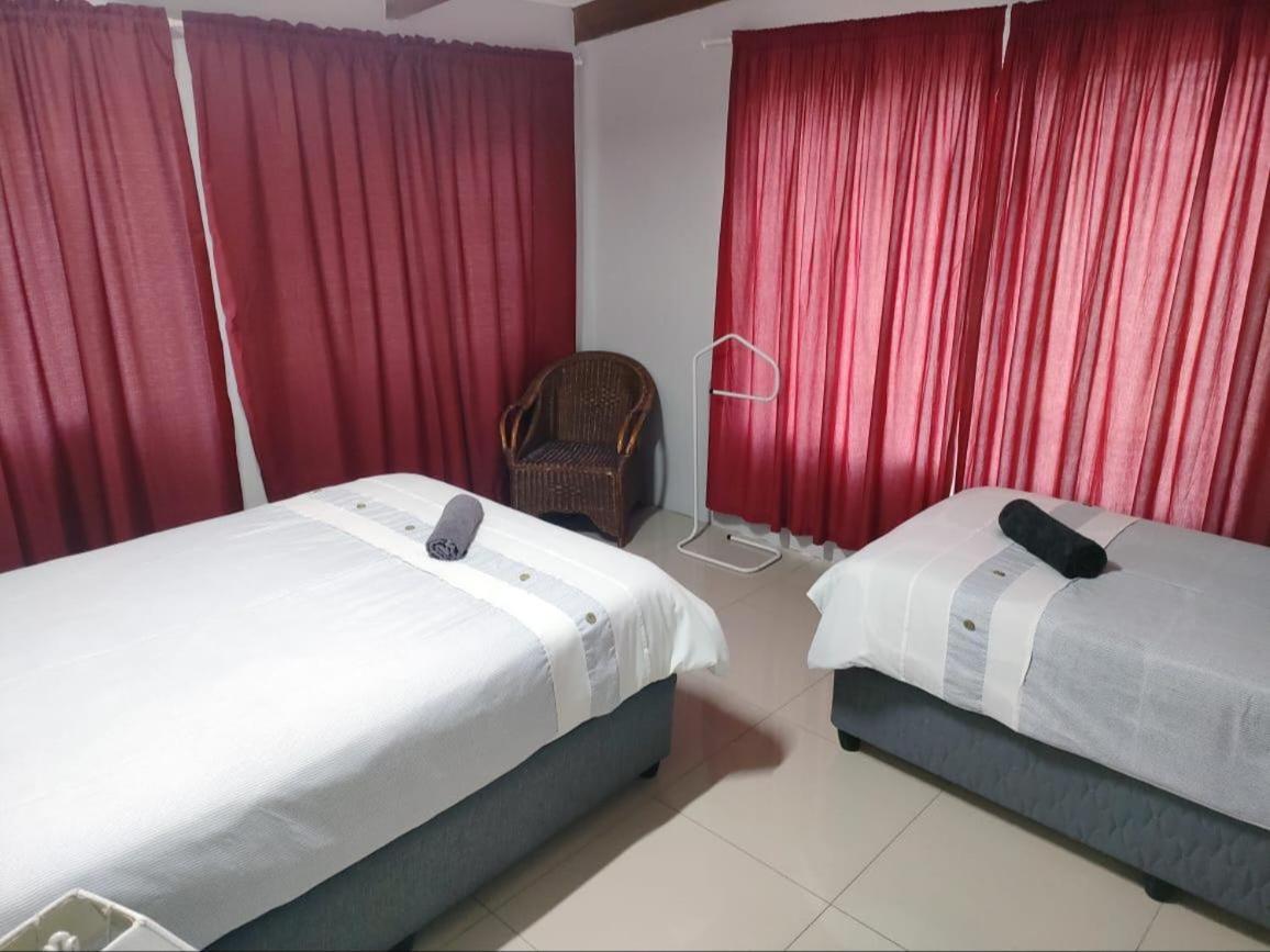 Blue Mountain Farm Lodge, Cabins & Cottages Swellendam Rum bild