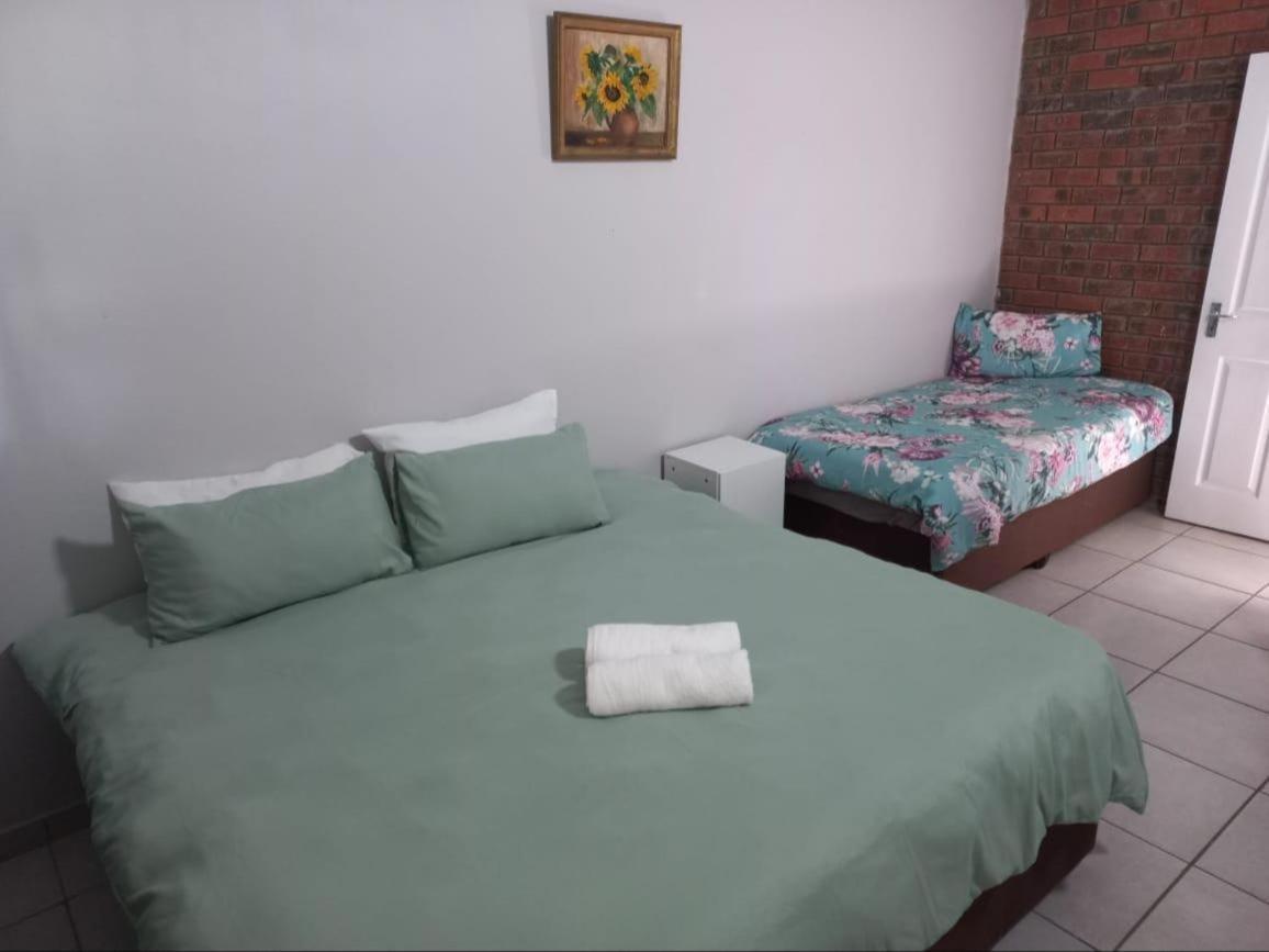 Blue Mountain Farm Lodge, Cabins & Cottages Swellendam Rum bild